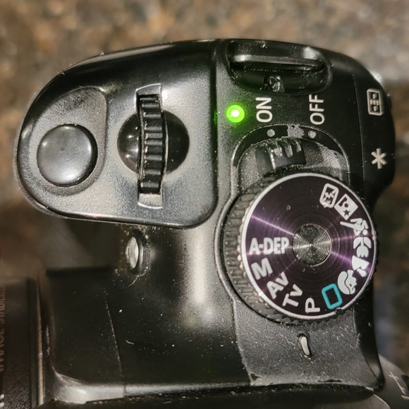 CANON REBEL XTi EFS 55-250 Camera/Lens & CANON Battery Grip - Picture 10 of 14